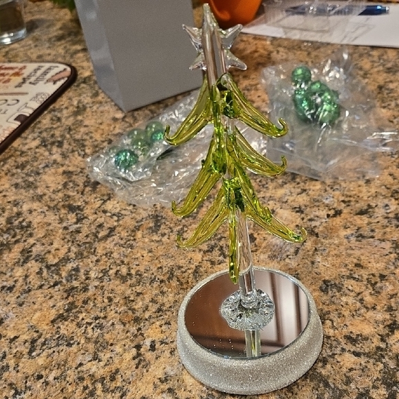 Elegant Green Glass Holiday Tree Decoration - Picture 3 of 6